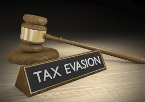 The Canadians for Tax Fairness lobby group estimated that Canada is losing 7 to 10 billion dollars annually to tax evasion.